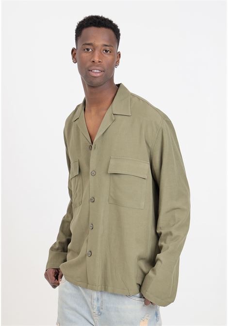 Green men's shirt with pockets on the front IM BRIAN | CA2899101